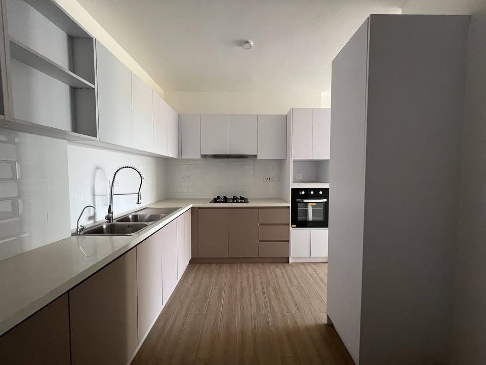 SPACIOUS 3BR APARTMENT IN LAVINGTON, photo 1 of 8