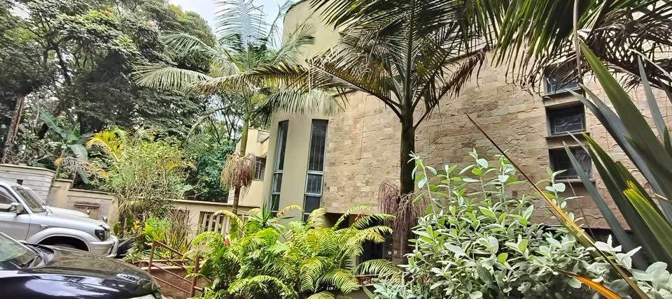 2 Bedroom in Old Kitisuru, photo 1 of 15