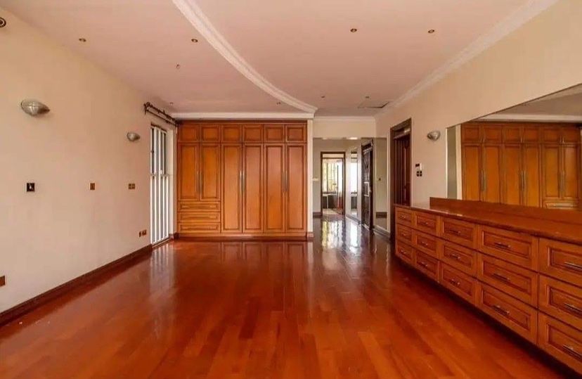BEAUTIFULLY DESIGNED 5 BEDROOM HOME IN RUNDA, photo 1 of 6