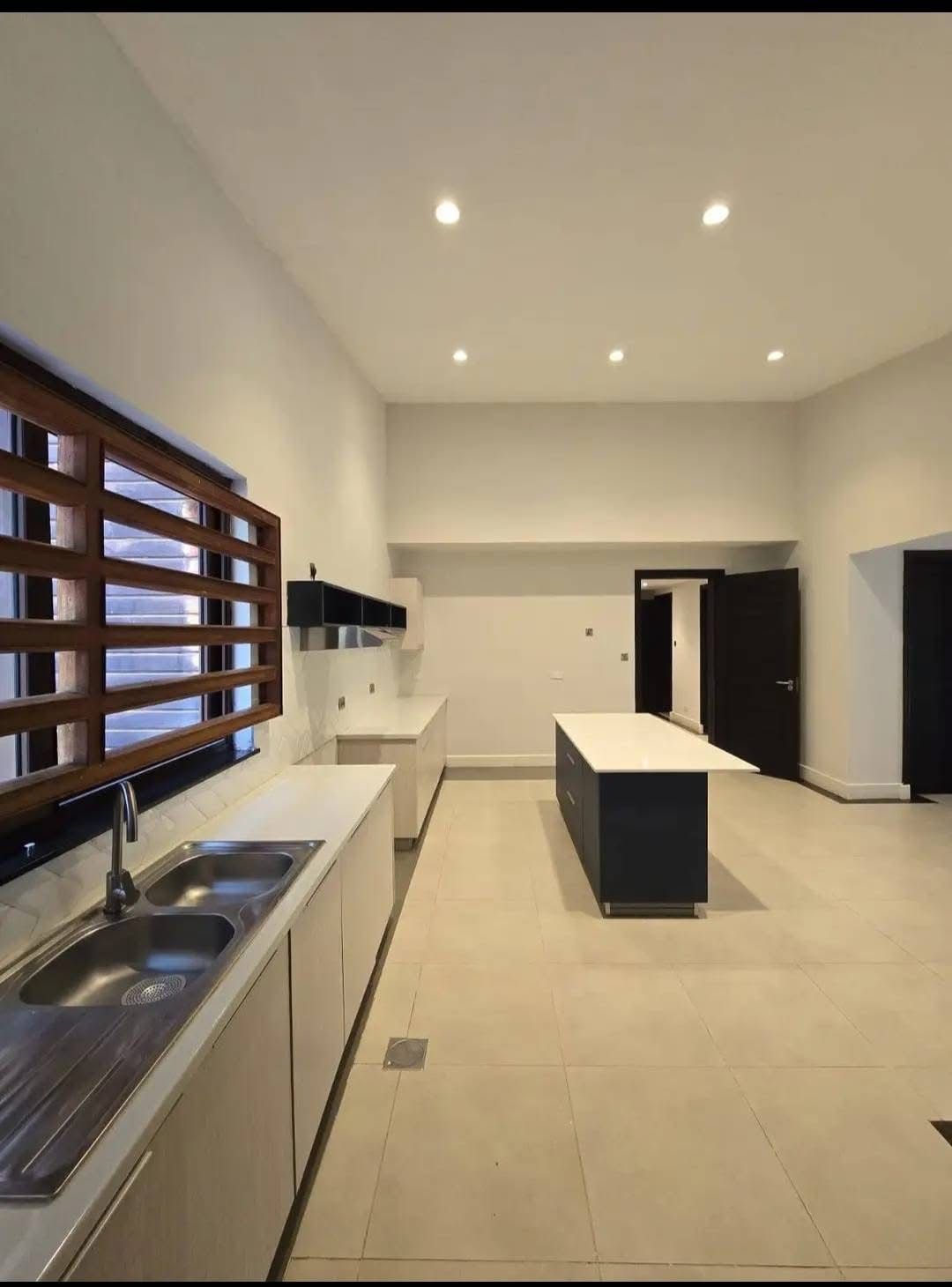 3 Bedroom villa in Spring Valley, photo 1 of 10