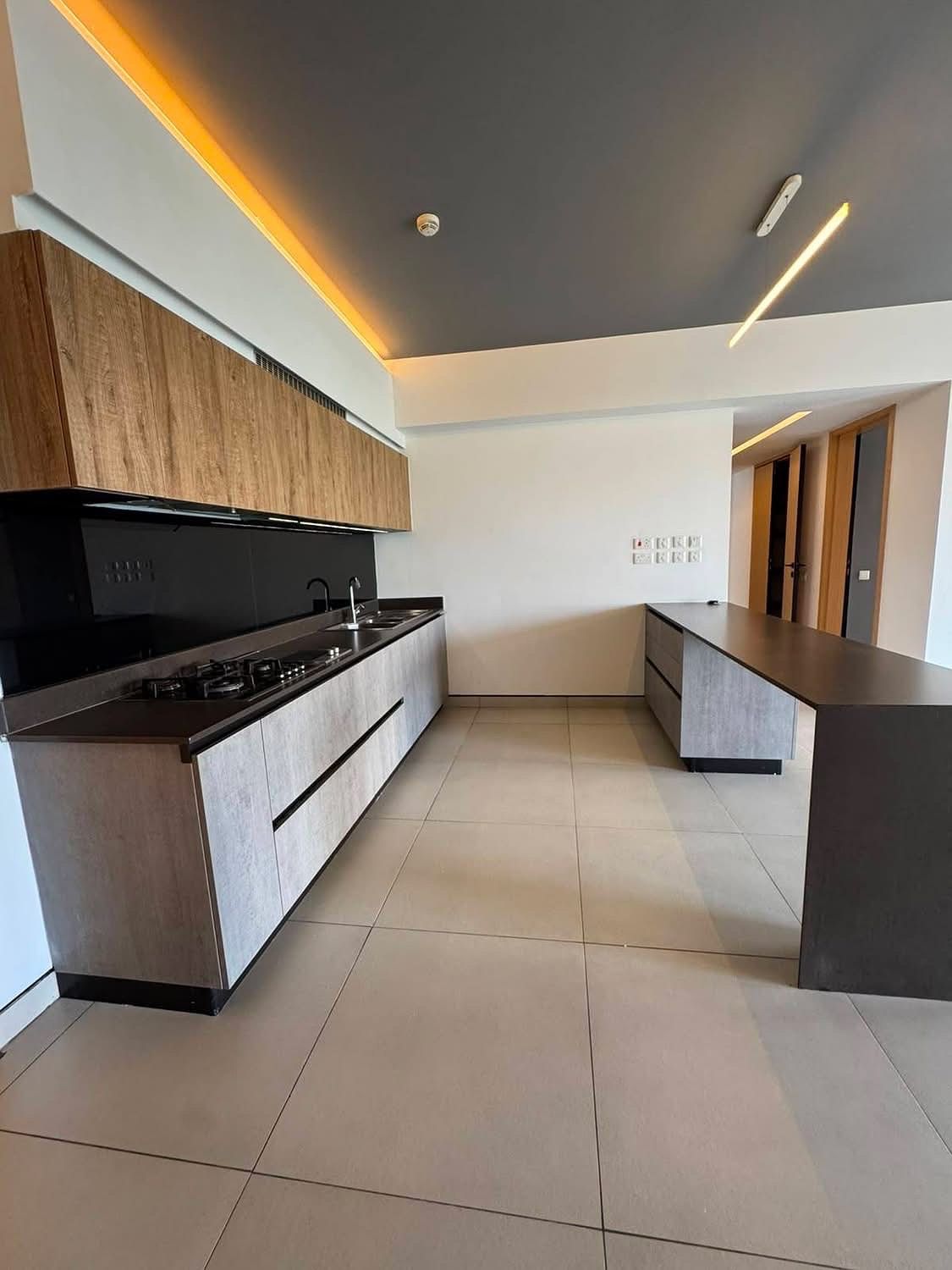 MODERN 3 BEDROOM ON DENNIS PRITT ROAD, photo 1 of 9