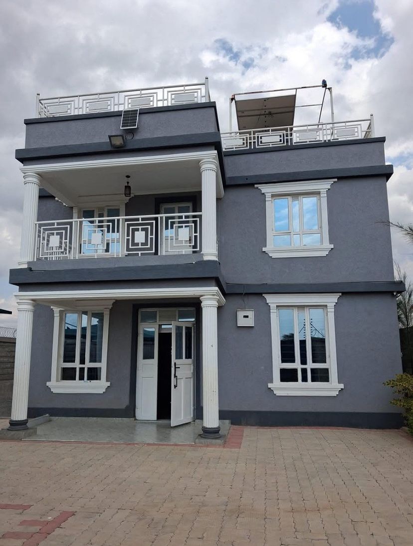 4BR MANSION IN KAMULU, photo 1 of 5